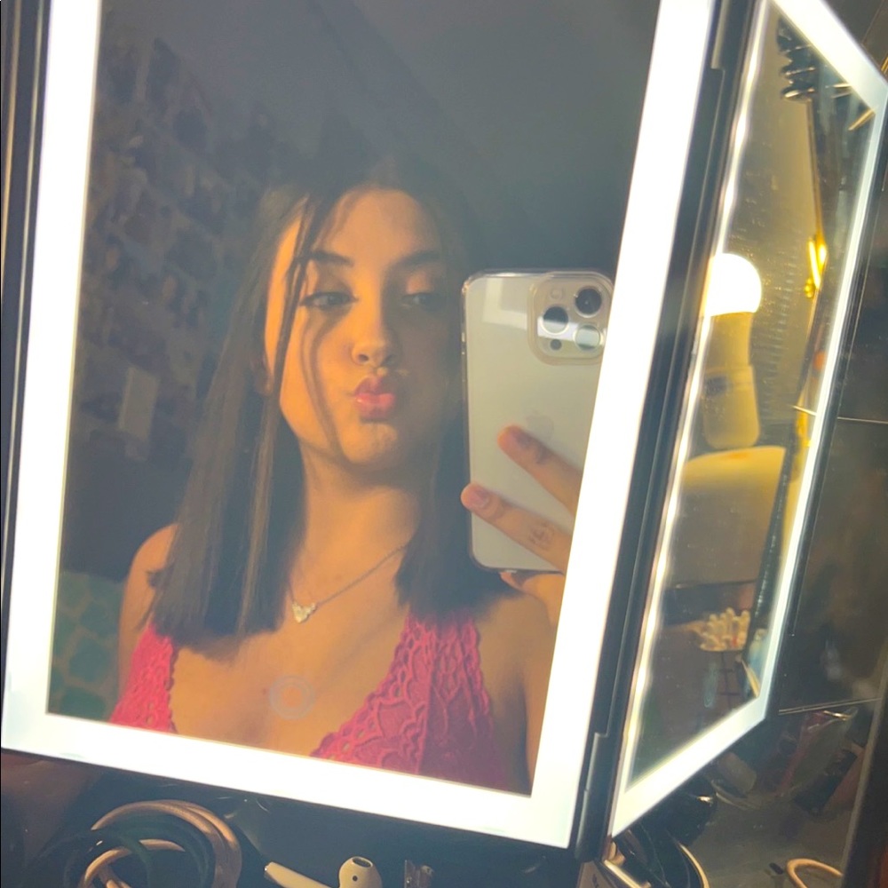 Meet your Posher, Estefania